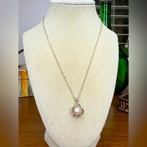 Sterling Silver White Pearl Necklace – Modern Floral Pendant – Elegant